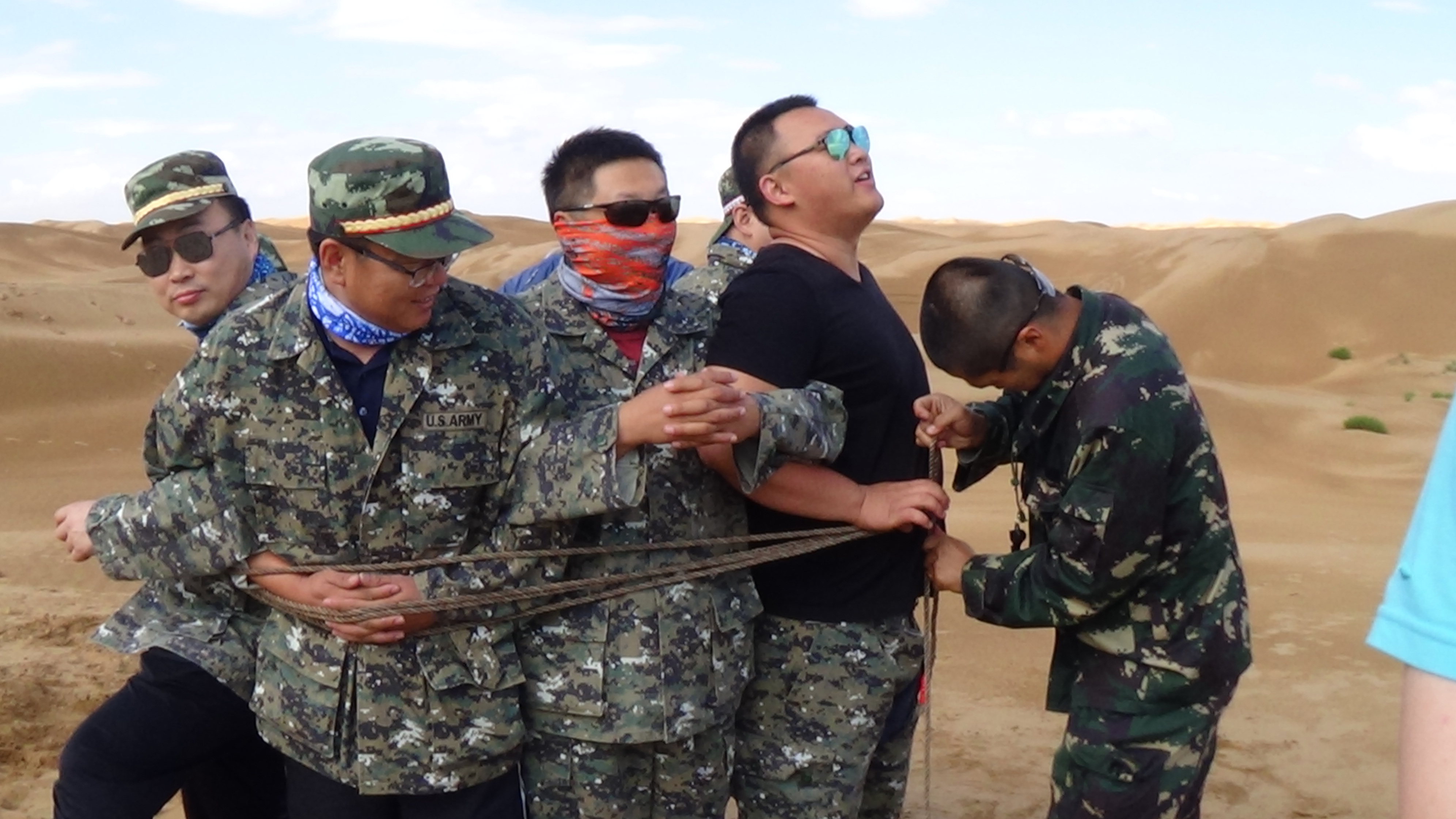 藍海創(chuàng  )力學(xué)院沙漠拓展訓練